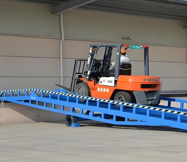 措勤移动式卸货平台（叉车用）